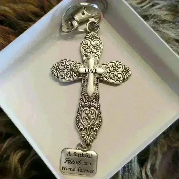Cross keychain - Picture 1 of 5